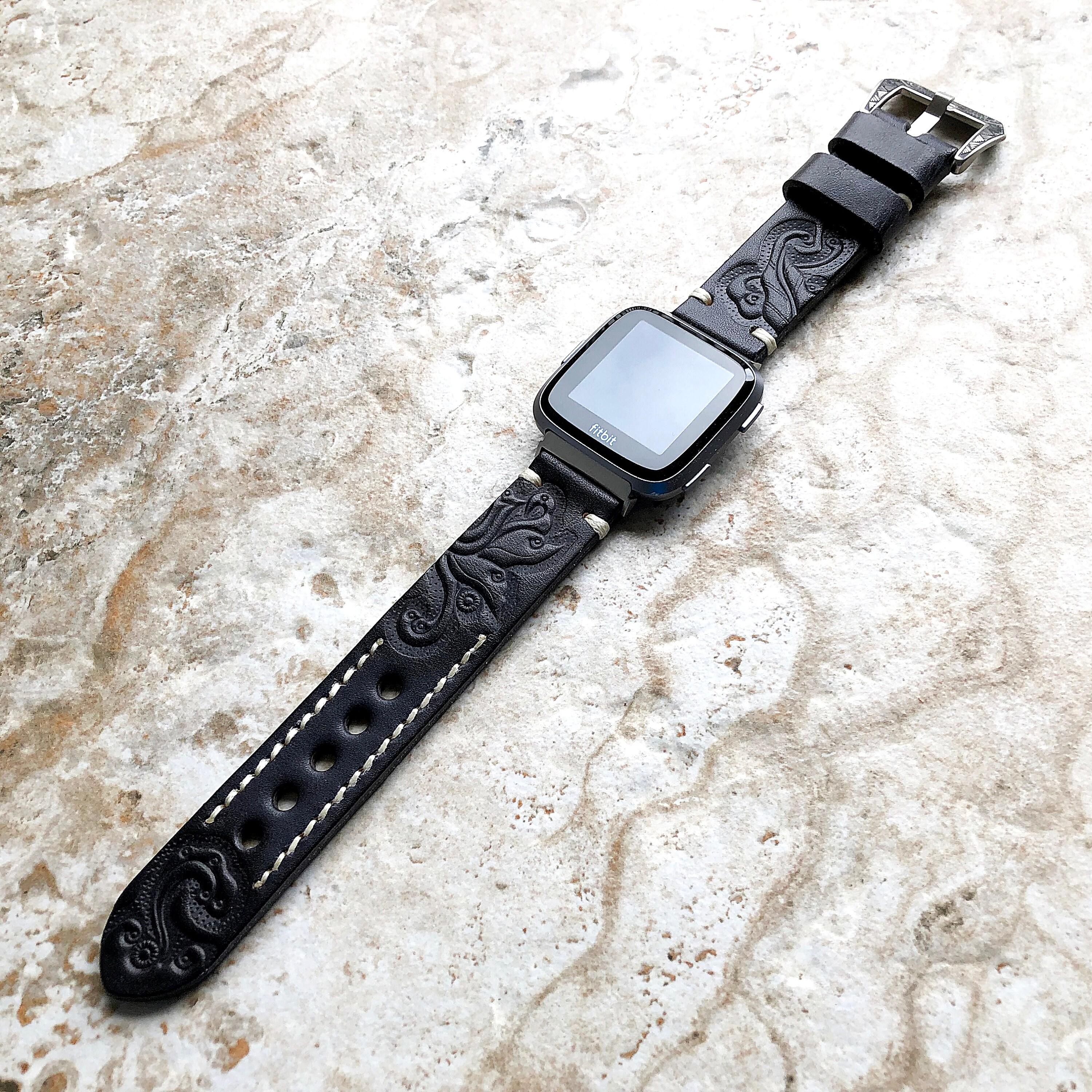 Montre fitbit versa darty sales