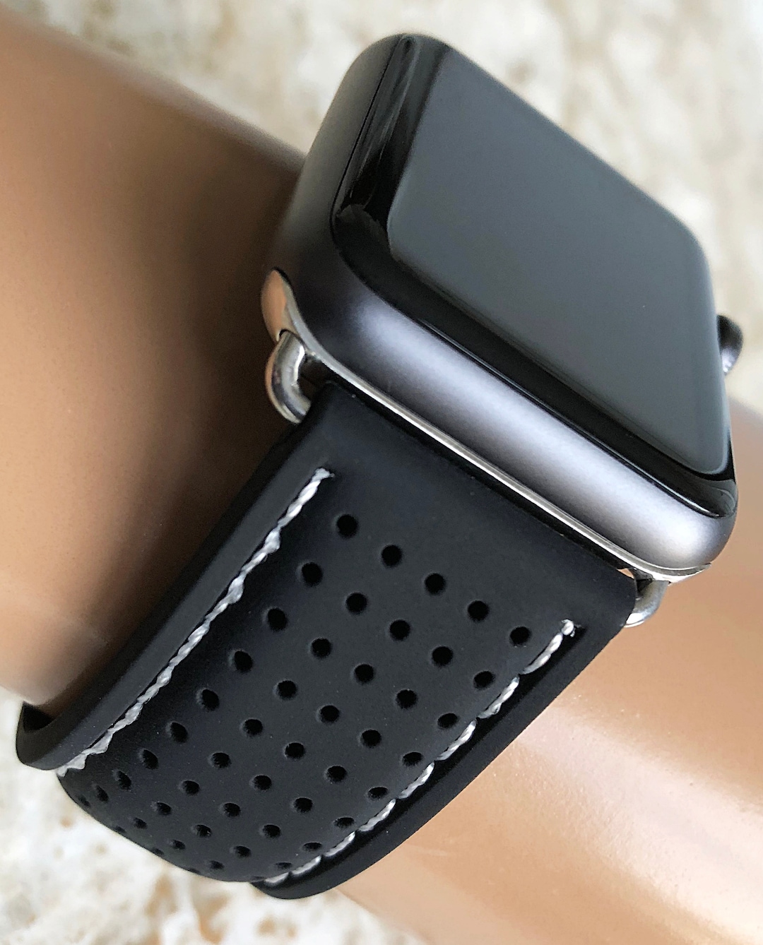  Luxury Band Compatible with Apple Watch SE Series 7/6 38mm 40mm  41mm 42mm 44mm 45mm, Genuine Leather Vintage Replacement Strap Classic Bands  Buckle Compatible with iWatch SE 7/6/5/4/3/2/(Black42/44/45) : Cell Phones