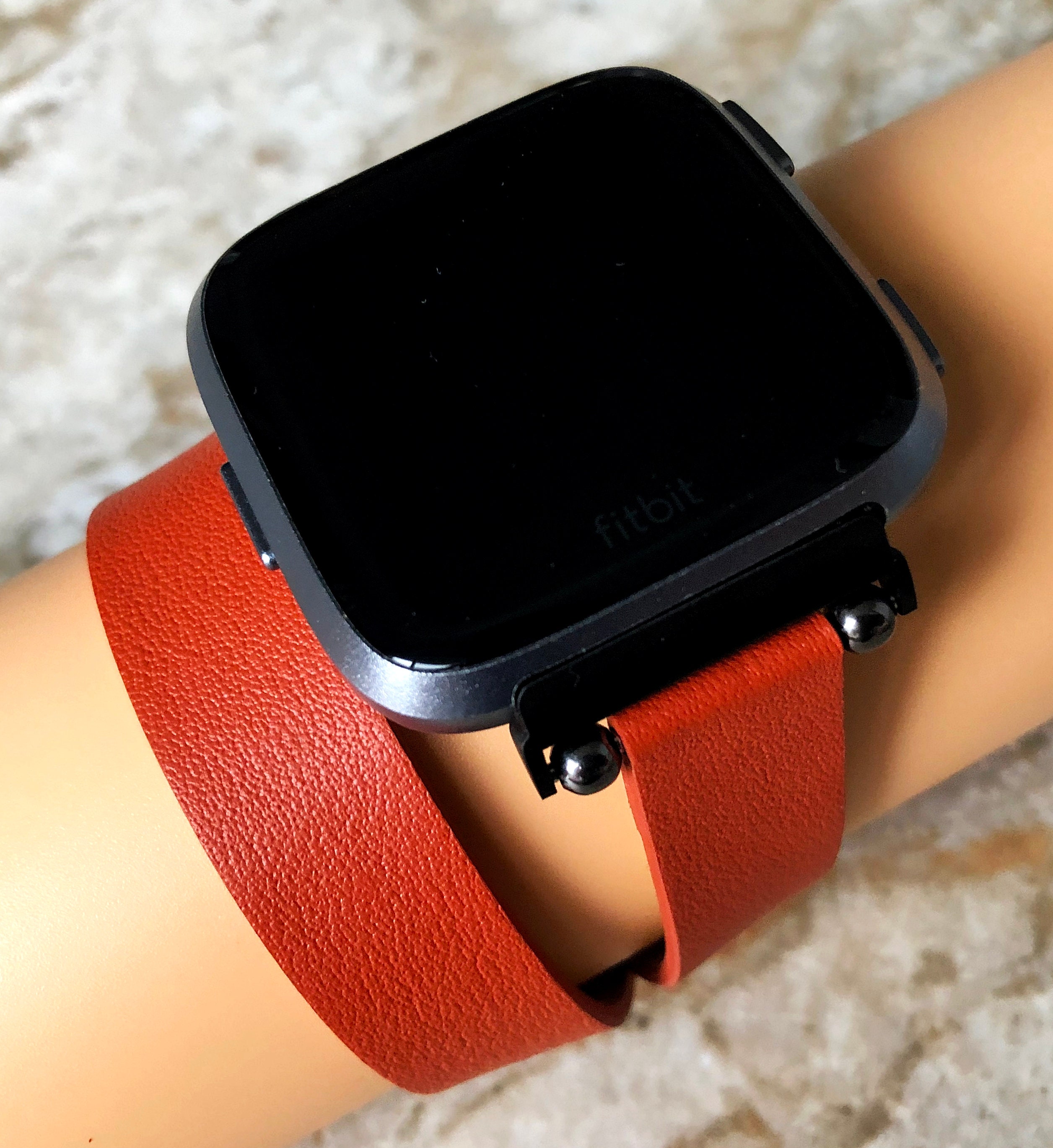 fitbit versa 2 attach band