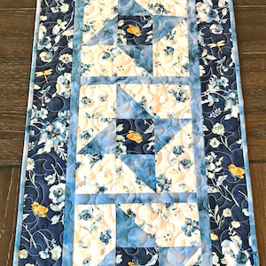 Friendship Star PDF Table Runner Pattern CCQ053, Beginner Friendly Stars Table Runner Pattern with Sashing, Easy PDF Table Runner Pattern
