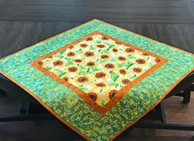 Sunflower Bulldog Quilted Table Topper NCU0HNH055