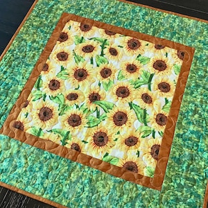 Large Sunflower Themed Table Topper, Quilted Sunflower Table Topper, Sunflower Table Décor, Green and Yellow Floral Table Topper, 25&quot; X 25&quot;