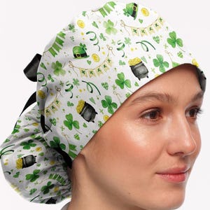 St. Patrick’s Day scrub caps, lucky shamrocks surgical cap, nurse hat with clover Bild 1