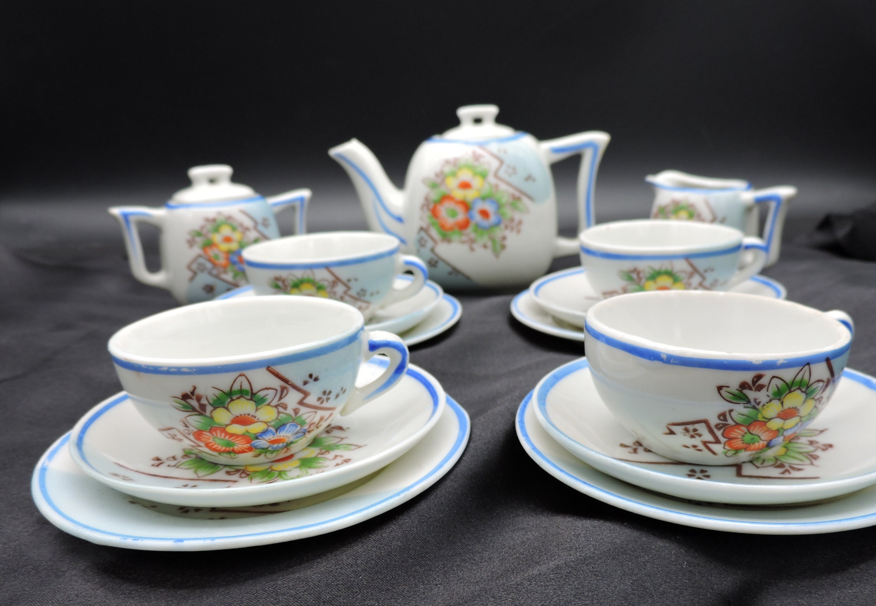 Vintage Childs Tea Service for 4 Made by Merit Japan 17 Piece Floral Motif  