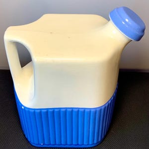 Vtg Universal Potteries Cambridge Refrigerator Water Pitcher 1930-1940