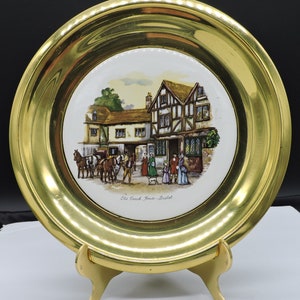 Vintage 6&quot; Round England &quot;Old Coach House Bristol&quot; Ceramic Tile Framed In Brass Wall Frame Made In England