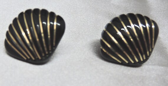 Vintage Black Onyx And 14Kt Gold Shell Shape Post… - image 2