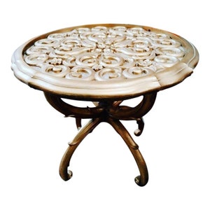 Vintage Syroco Hollywood Regency Gold Detailed Round Mid-Century Modern Side Table