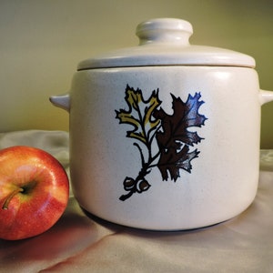Vintage West Bend Lidded Handled Pottery Stoneware Crock Bean Pot Casserole With Leaf Design USA