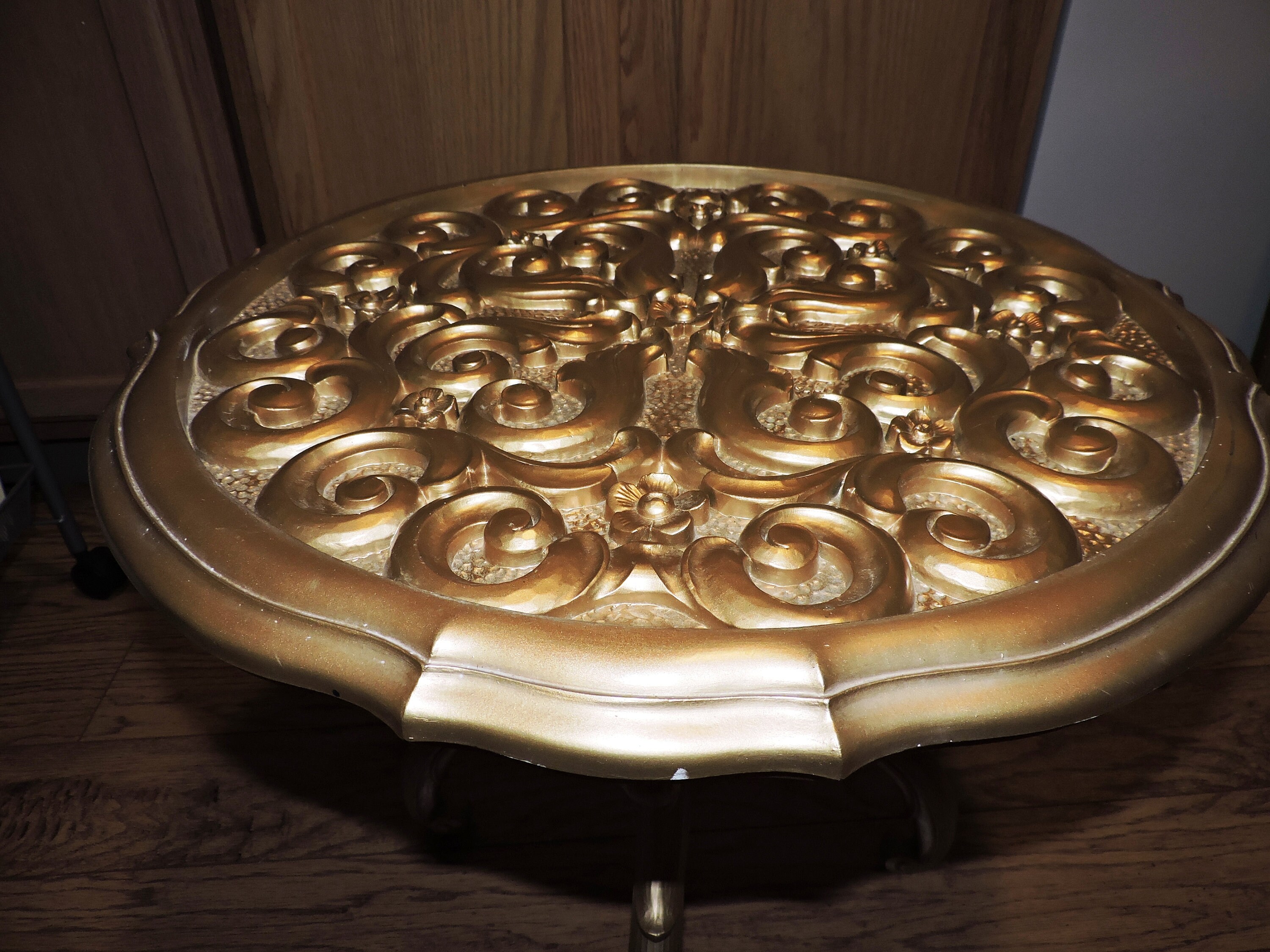 Vintage Syroco Hollywood Regency Gold Detailed Round Mid-century