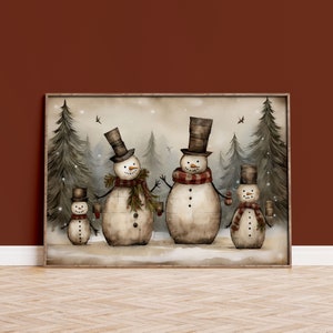 Op de afbeelding: Een aquarel schilderij van een familie sneeuwpoppen die in een besneeuwd bos staan. De sneeuwpoppen dragen hoeden en sjaals en houden mokken vast. De achtergrond is een besneeuwd bos met dennenbomen.