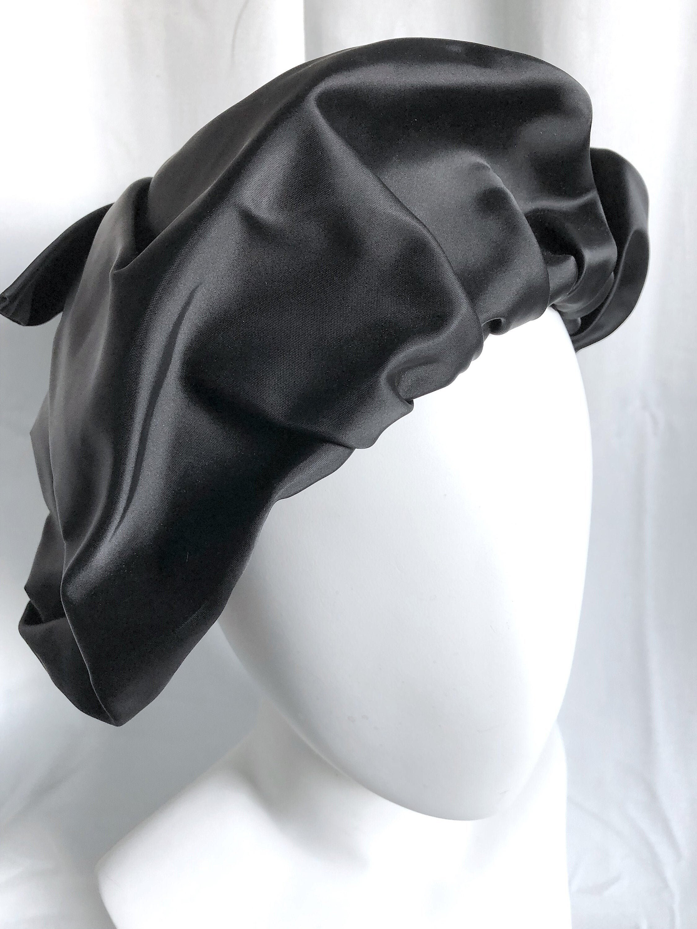 Elsa Schiaparelli black satin sequined turban size 22 Dior and Schiaparelli bring historical reverence to Haute  main image 4