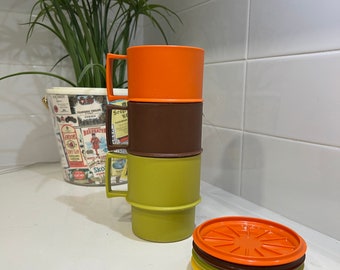 Vintage jaren 1970 MCM Tupperware Multi Harvest Mokken Cups met Coaster Deksels