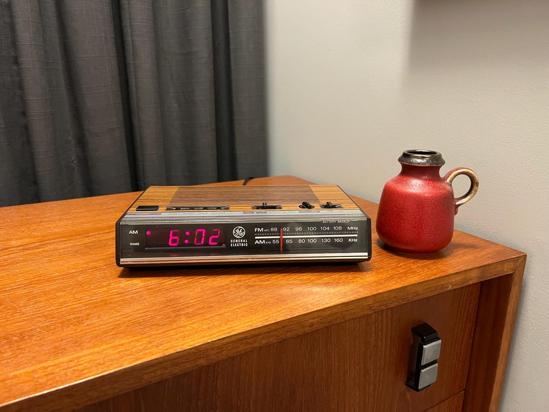 Vintage 1990s General Electric 7-4624A Wood Grain Digital AM/FM Alarm ...