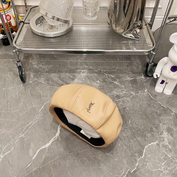 Yves Saint Laurent Hats Eggshell Cloth ref.887840 - Joli Closet