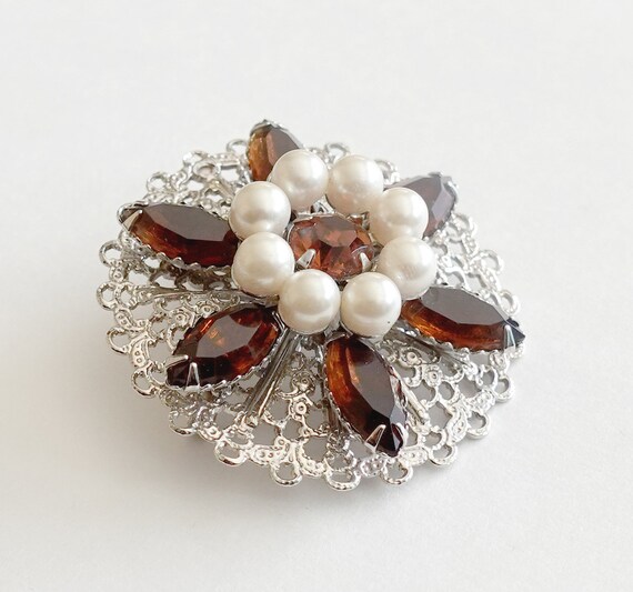 Rhinestone Brooch, Vintage Pin, Faux Pearls, Ambe… - image 2
