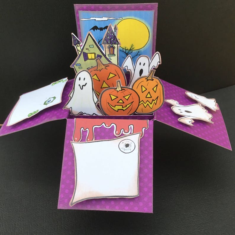 Festa di Halloween. Biglietto di auguri con divertenti personaggi dei cartoni animati. Design piatto. Illustrazione Vettoriale Immagine e Vettoriale