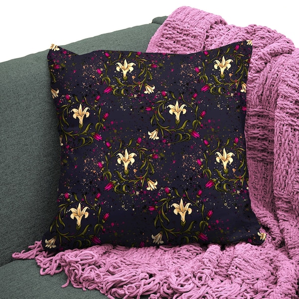 Housse coussin motif floral ancien, housse carrée imprimée avec fleurs de lys, décoration style baroque original pour canapé ou lit adulte