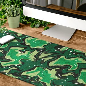 Green XXL mousepad, camo abstract mouse pad for laptop desk decoration, fancy military desk mat for PC gamer dorm decor