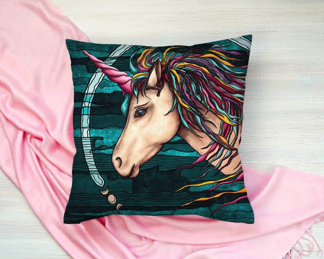 Capa de Almofada de Unicórnio: Arte de Fantasia em Arco-Íris