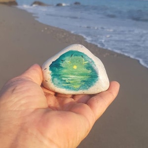Beach Stone Painting, Seascape Painted Rock, Painted Rock Art, Hand Painted Paperweight, Beach Home Decor