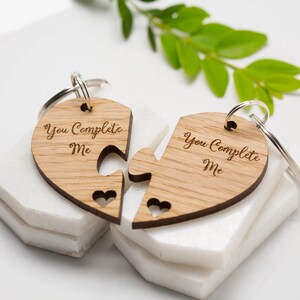 Jigsaw Herz Eiche Schlüsselanhänger: 'You Perfect Me' Valentinstag Geschenk