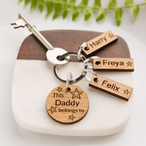 Personalised This Daddy Belongs To Keyring Gifts for New Dad Dadda Key Ring Keychain Birthday Fathers Day Gifts Childrens Names Newborn Baby