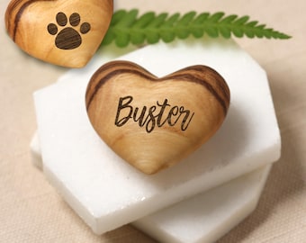 Corazón de madera de olivo para recuerdo de mascota, ficha de bolsillo con huella de pata, para duelo por la pérdida de un animal.