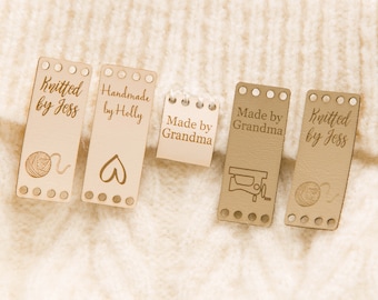 Etiquetas rectangulares personalizadas de 20 mm x 50 mm, hechas a mano, de piel sintética, para tejer ropa, crochet, veganas, para coser, con logotipo, plegables.