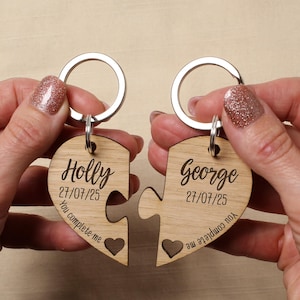 Personalisierte Sie Schließe mich Holz Schlüsselring zum 5. Jahrestag Paare Frau Mann Freund Freundin Geschenke Schlüsselring Valentinstag Him Her