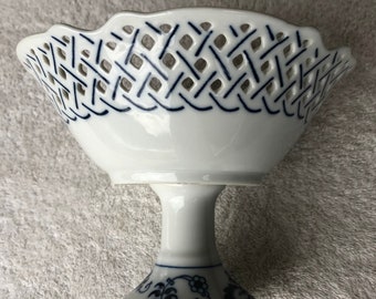 Blue Danube pedestal dish