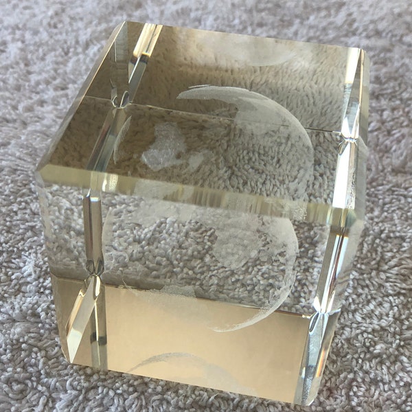 Glass cube desktop art piece with 3D globe(planet earth) center