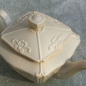 Paris Royal ceramic teapot