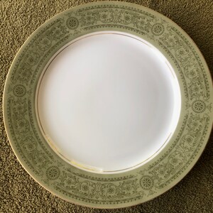 Mikasa/Premiere Della Robbia 9366 round platter