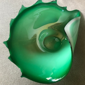Shell shaped green folded glass centerpiece