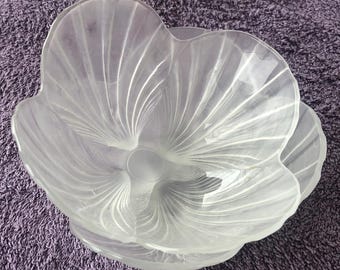 Shell shaped frosted  bowls (2)