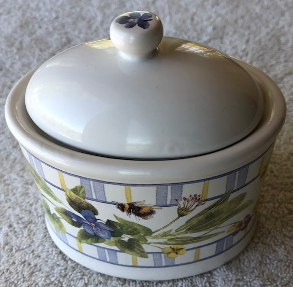 Marjolein Bastin porcelain ring dish music box