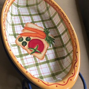 Cucina oval ceramic dish with stand