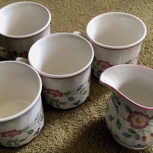 Churchill Tea cups (4) and creamer