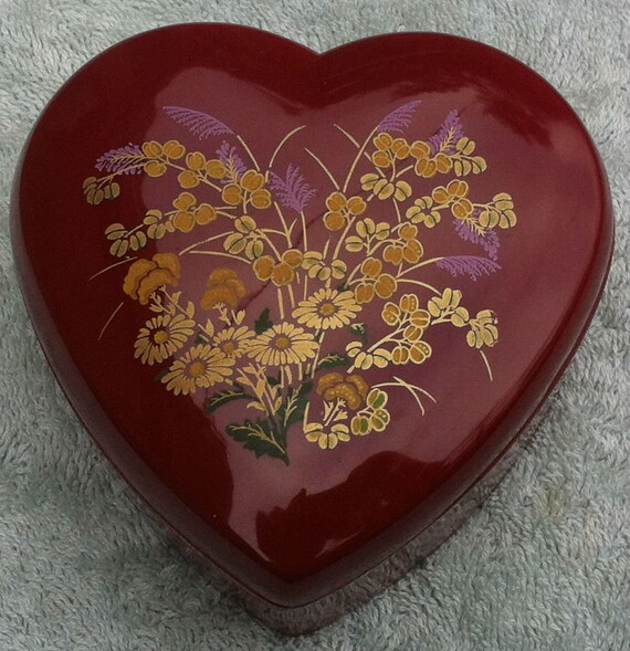 Set of three (3) heart shaped nested trinket boxes - image 3