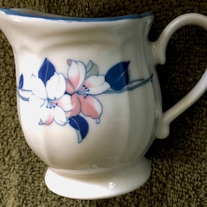 Epoch Korea Apple Blossom creamer