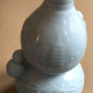 Green Japanese ceramic double gourd sake bottle