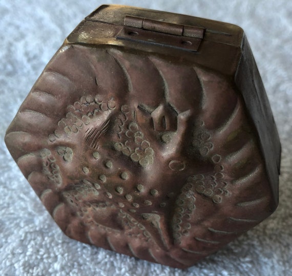 Hexagonal brass trinket box - image 1