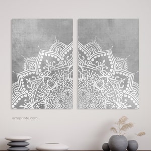 Set di 2 stampe da parete con mandala grigio bianco, decorazione da parete in stile boho per camera da letto, 2 pannelli su tela o carta, stampa giclée / Aga Szafranska