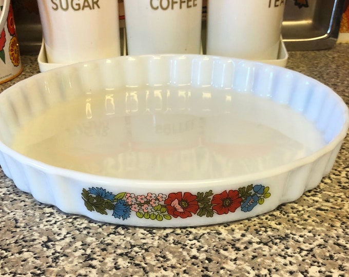 Vintage JAJ Pyrex Poppy Round Fluted Flan Dish 1982