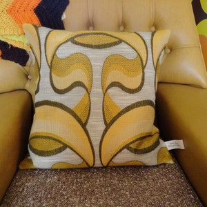 vintage retro 1960s/70s Brown gold and beige swirl cushion cover 18&quot; x 18&quot;