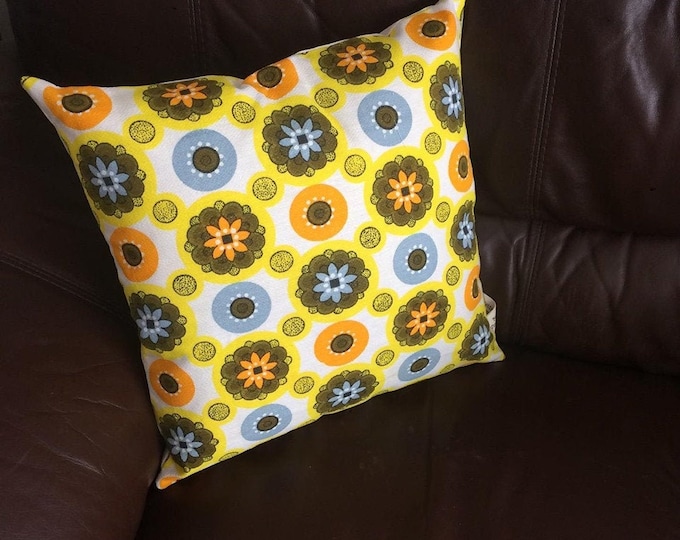 Funky vintage retro 1960s/70s   yellow green  and brown floral cushion cover