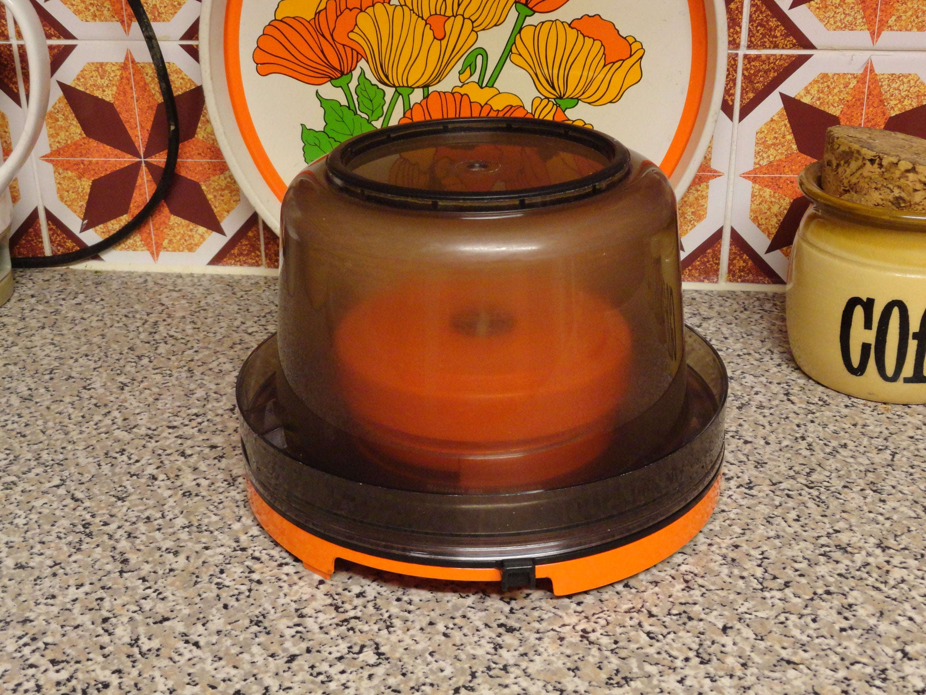 1970s Salter 'flying Saucer' Kitchen Weighing Scales. Calorie Counter Scale.  3kg or 6lb. Retro Kitchen Weighing Scale. 