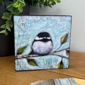 Gewachste Kohlmeisen: Vogel im Enkaustik-Stil, fertig zum Aufhängen