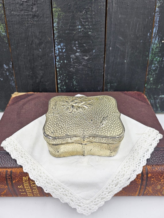Japan trinket box with - Gem Japan trinket box with - Gem